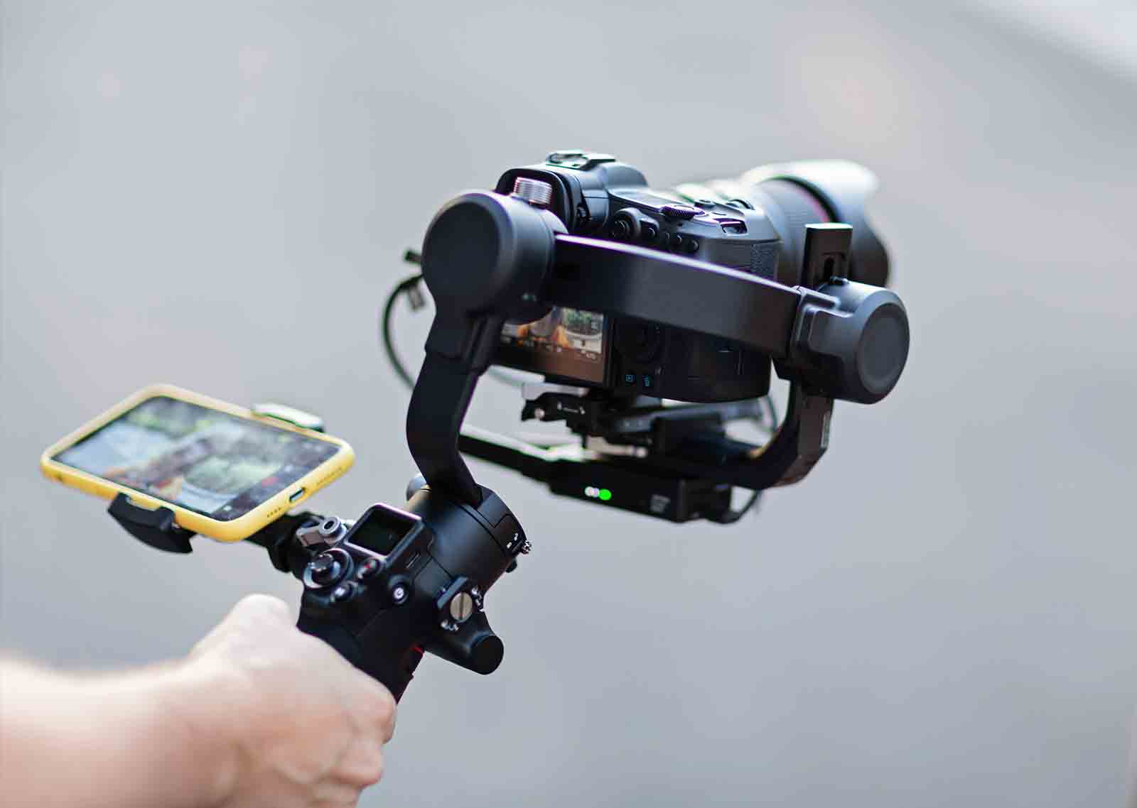 5 Rekomendasi Gimbal Kamera Terbaik 2023 - Mocaas Blog