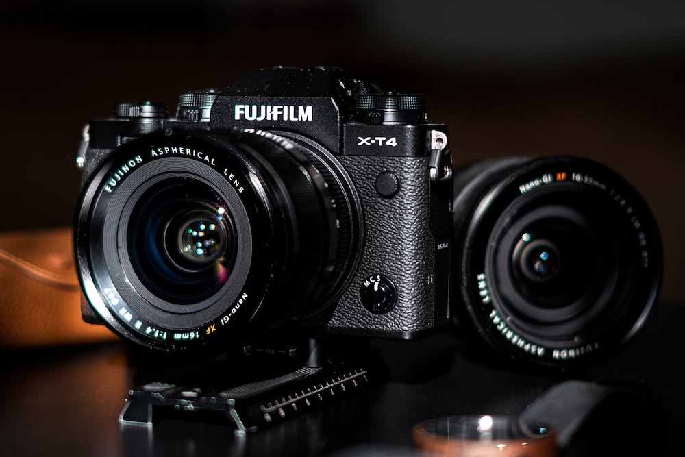 kamera mirrorless Fujifilm dengan lensa tambahannya